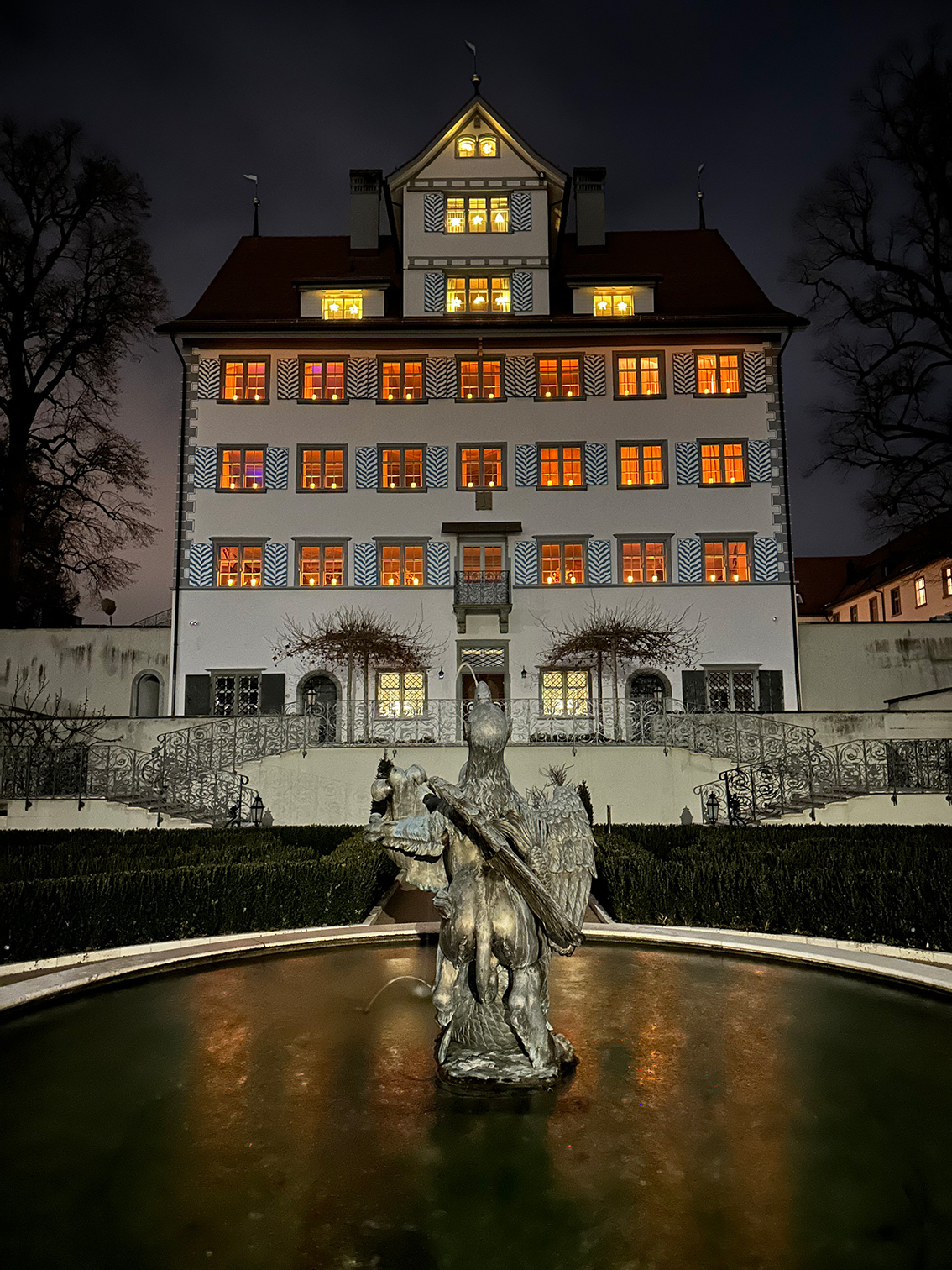 Schloss Hauptwil weihnachtlich bei Nacht